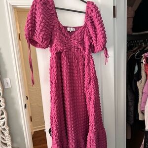 Anthropologie Endless Rose Puff-Sleeve Sweetheart Textureo
Midi Dress